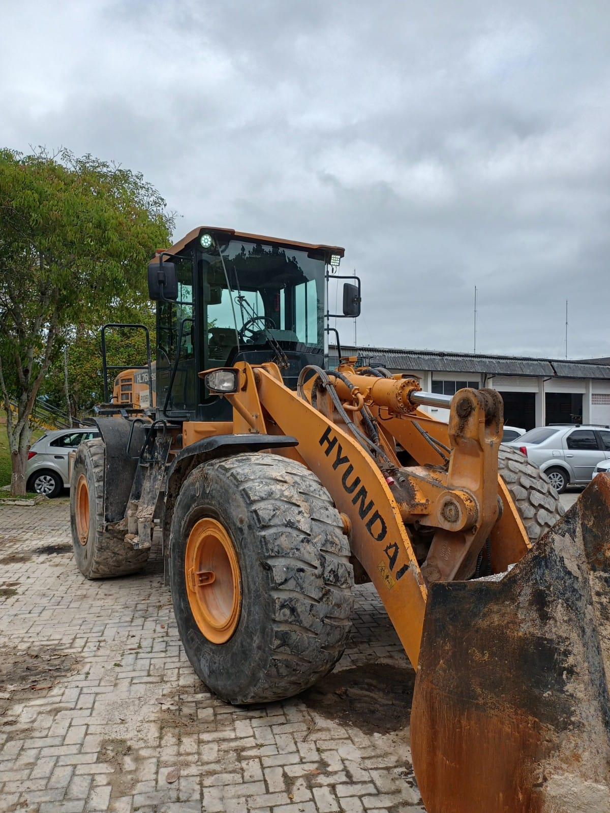 PA CARREGADEIRA MARCA HYUNDAI MODELO HL760-9