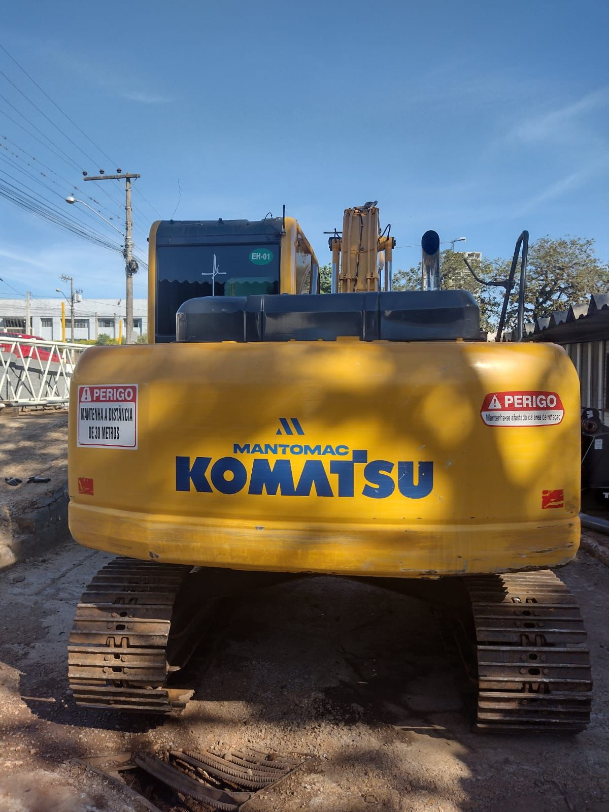 ESCAVADEIRA HIDRAULICA MARCA KOMATSU MODELO PC 130