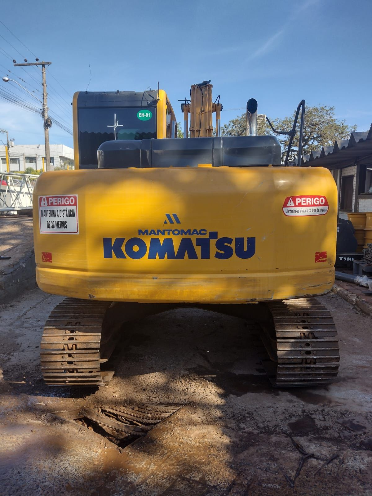 ESCAVADEIRA HIDRAULICA MARCA KOMATSU MODELO PC 130