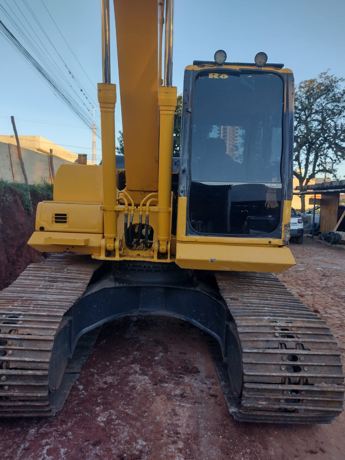 ESCAVADEIRA HIDRAULICA MARCA KOMATSU MODELO PC160-LC