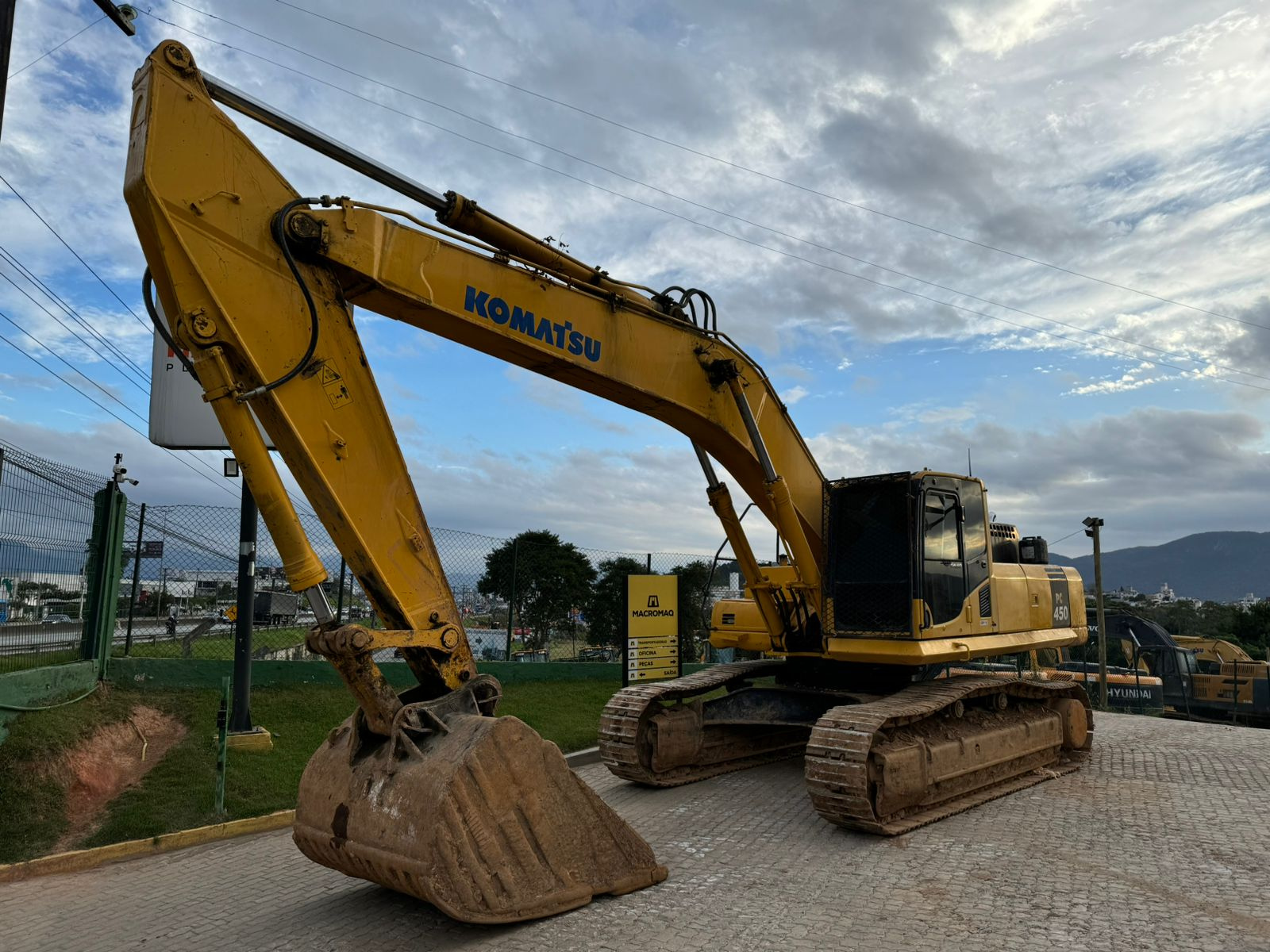 ESCAVADEIRA HIDRAULICA MARCA KOMATSU MODELO PC450