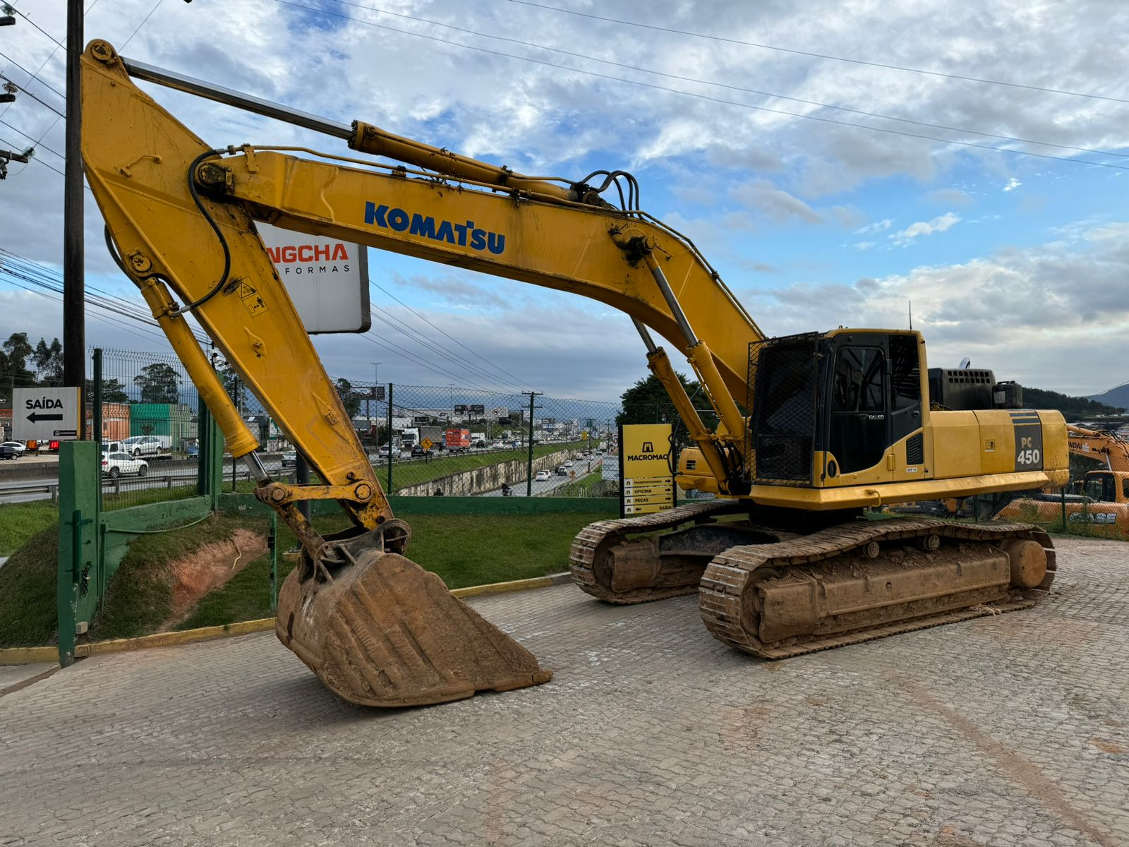 ESCAVADEIRA HIDRAULICA MARCA KOMATSU MODELO PC450