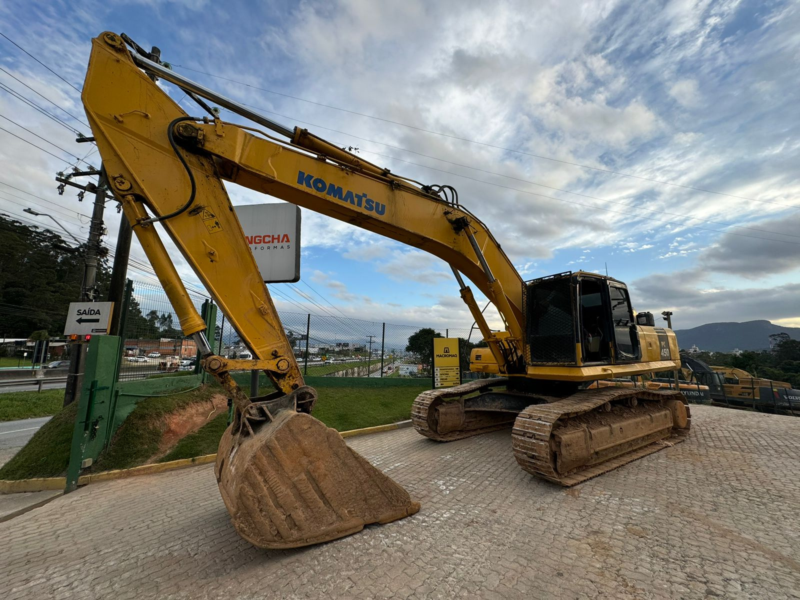 ESCAVADEIRA HIDRAULICA MARCA KOMATSU MODELO PC450