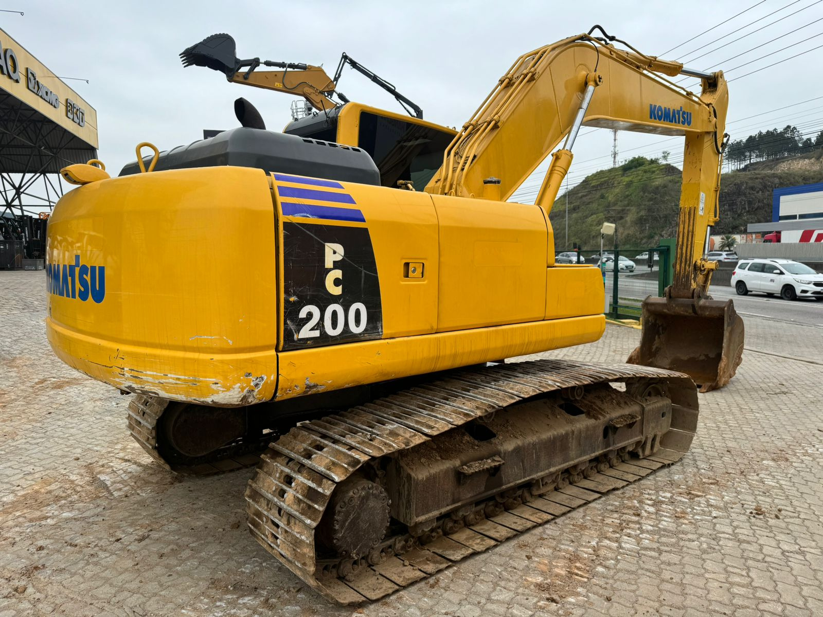 ESCAVADEIRA HIDRAULICA MARCA KOMATSU MODELO PC200